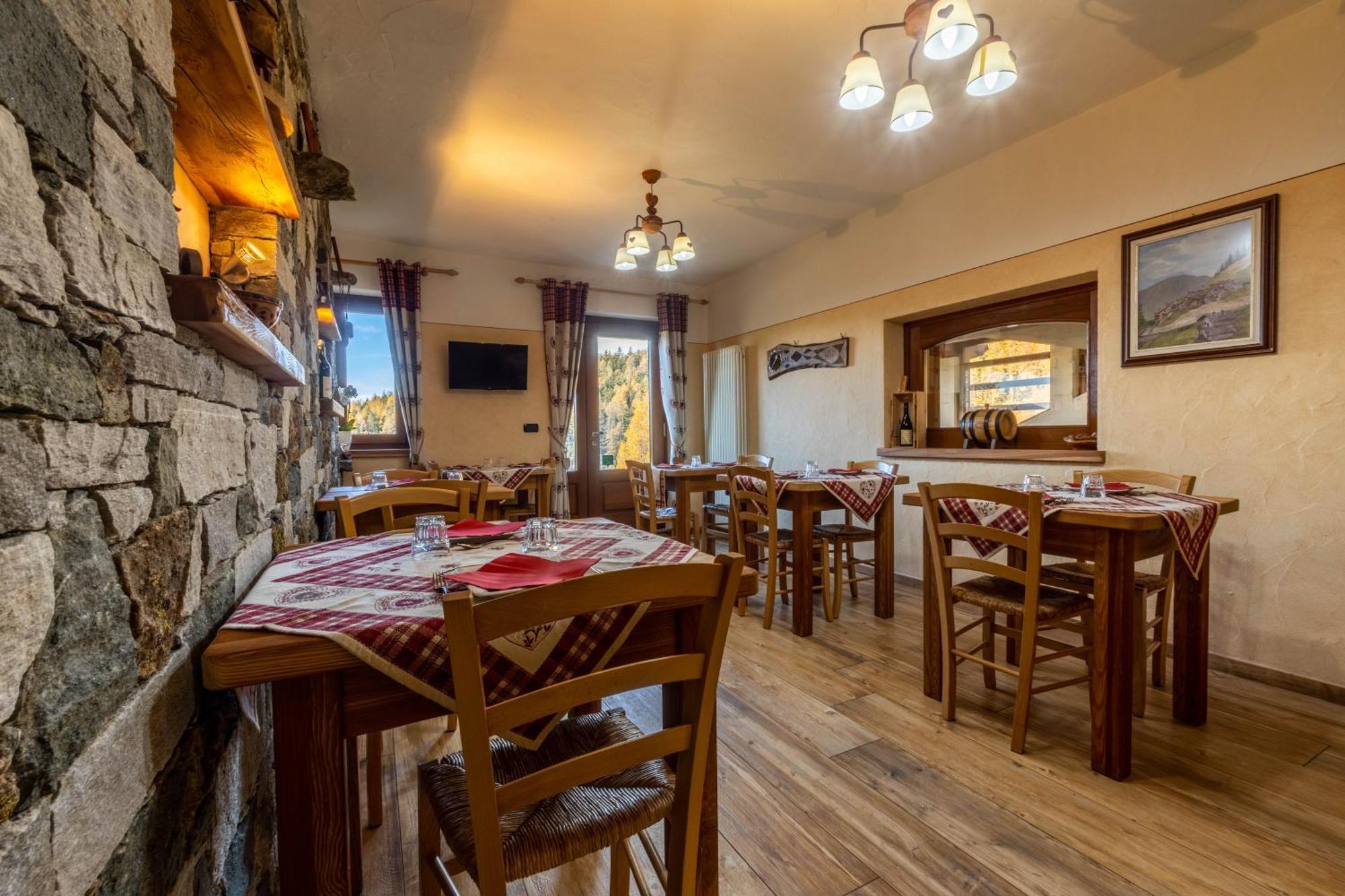 Le Coin Des Melezes - Nature & Trek - Camere In Baita Di Montagna Brusson Exterior photo