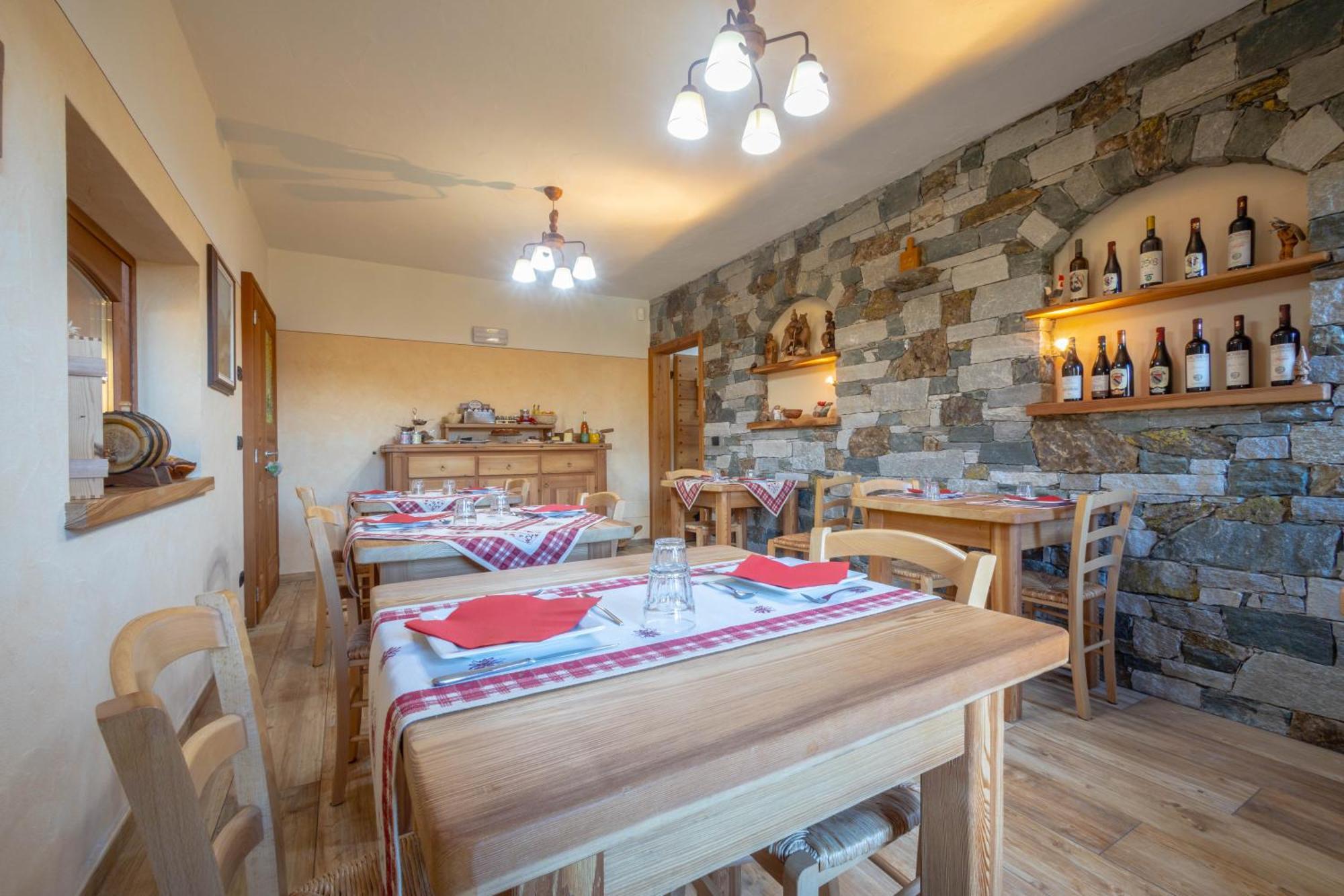 Le Coin Des Melezes - Nature & Trek - Camere In Baita Di Montagna Brusson Exterior photo