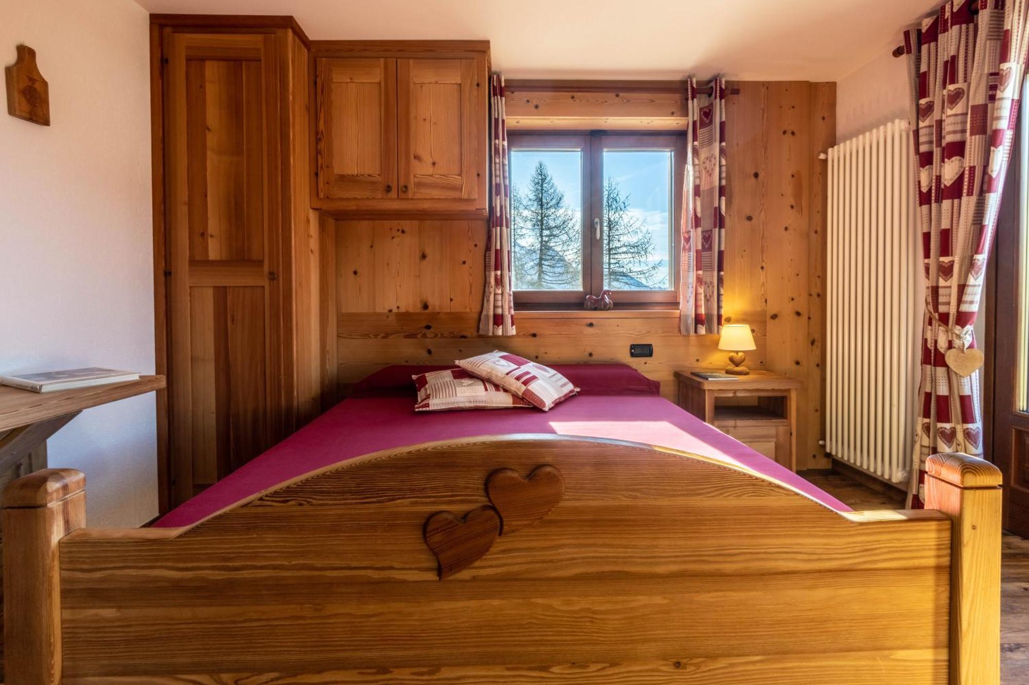 Le Coin Des Melezes - Nature & Trek - Camere In Baita Di Montagna Brusson Exterior photo