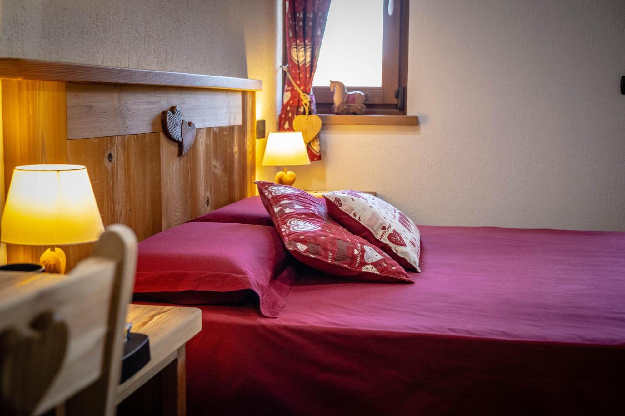 Le Coin Des Melezes - Nature & Trek - Camere In Baita Di Montagna Brusson Exterior photo