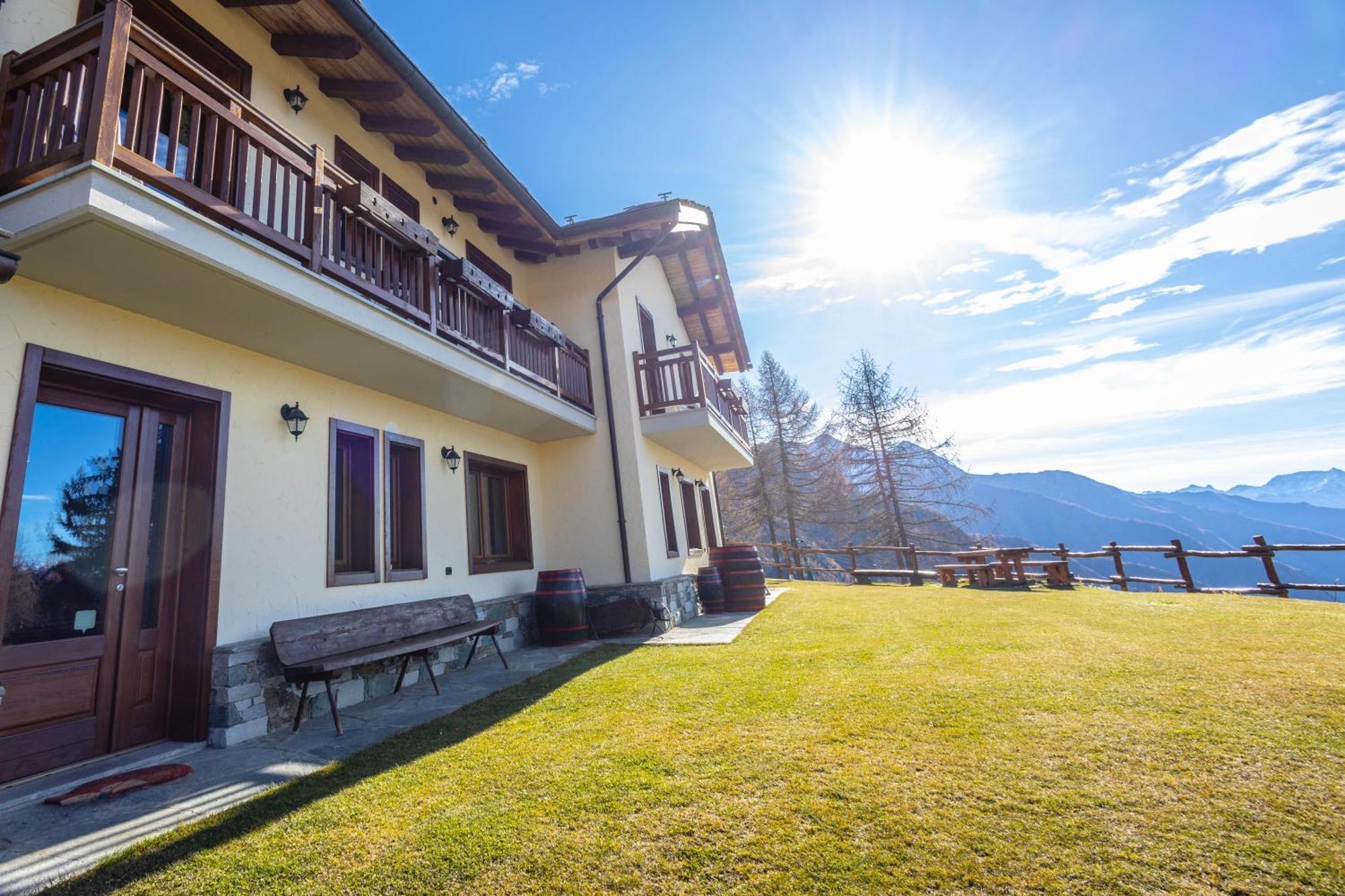 Le Coin Des Melezes - Nature & Trek - Camere In Baita Di Montagna Brusson Exterior photo