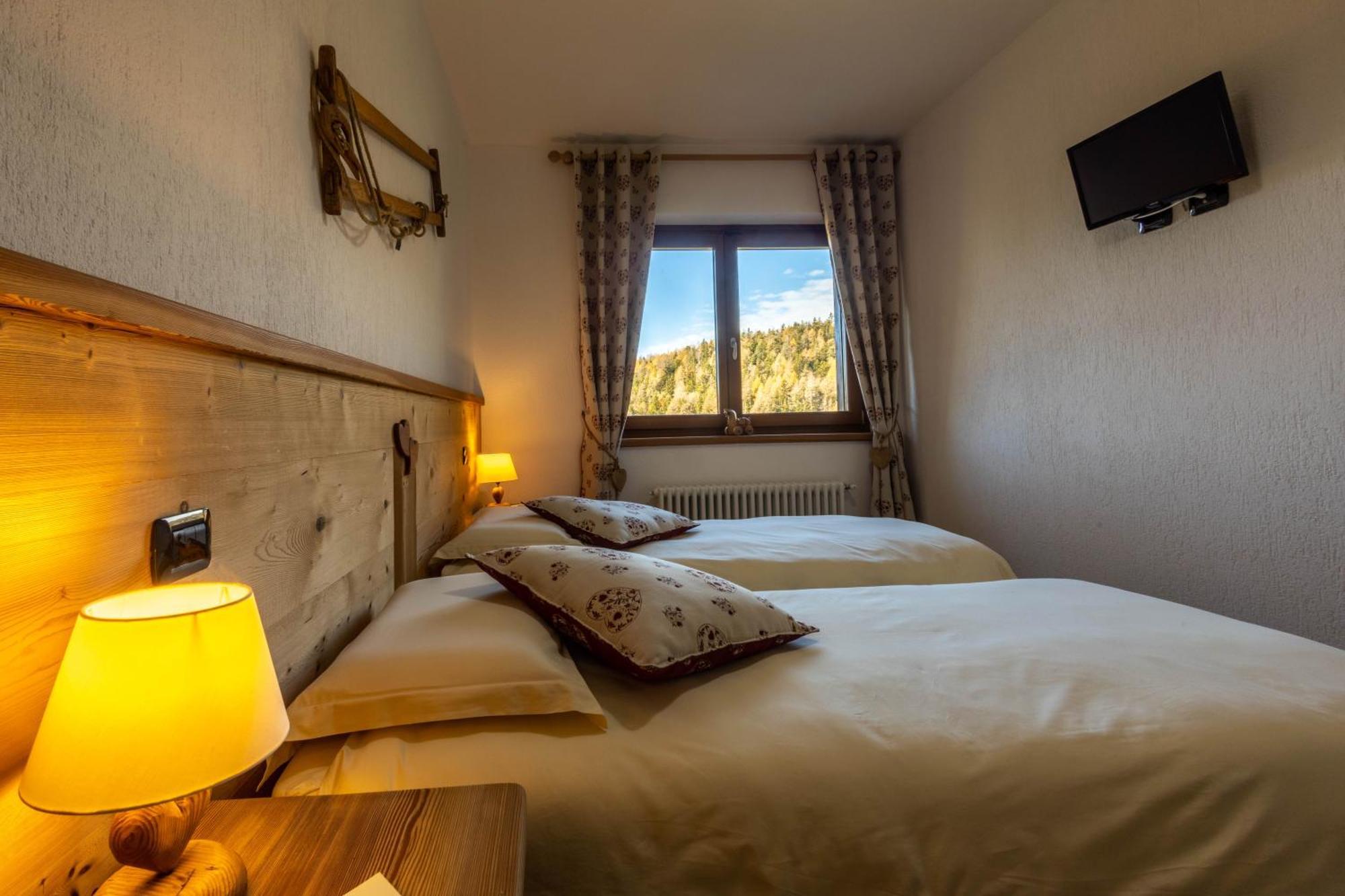 Le Coin Des Melezes - Nature & Trek - Camere In Baita Di Montagna Brusson Exterior photo