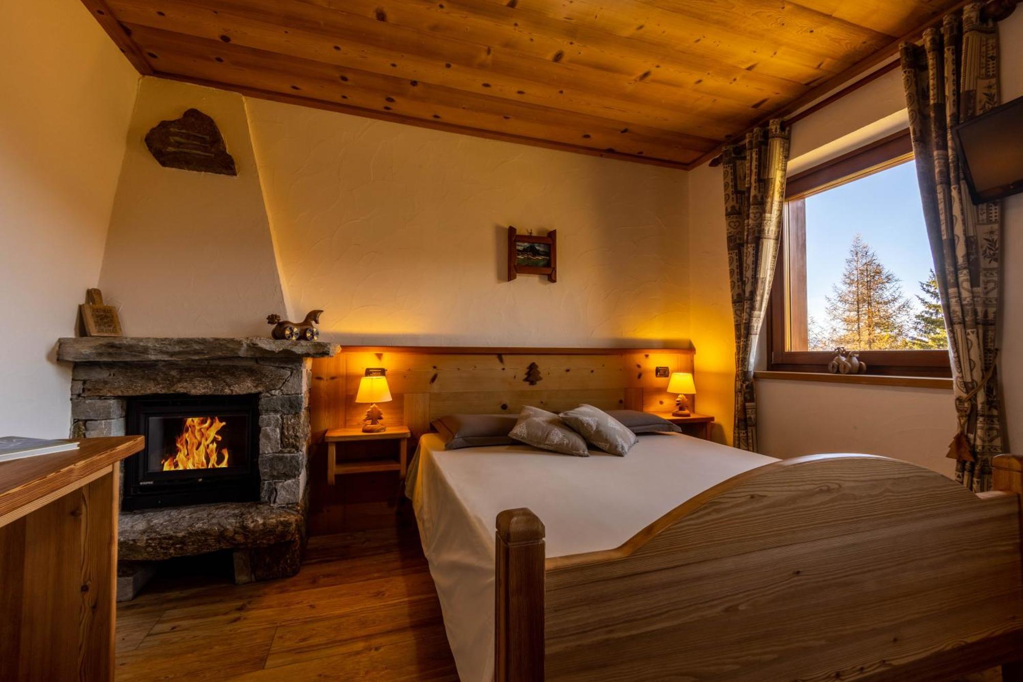 Le Coin Des Melezes - Nature & Trek - Camere In Baita Di Montagna Brusson Exterior photo