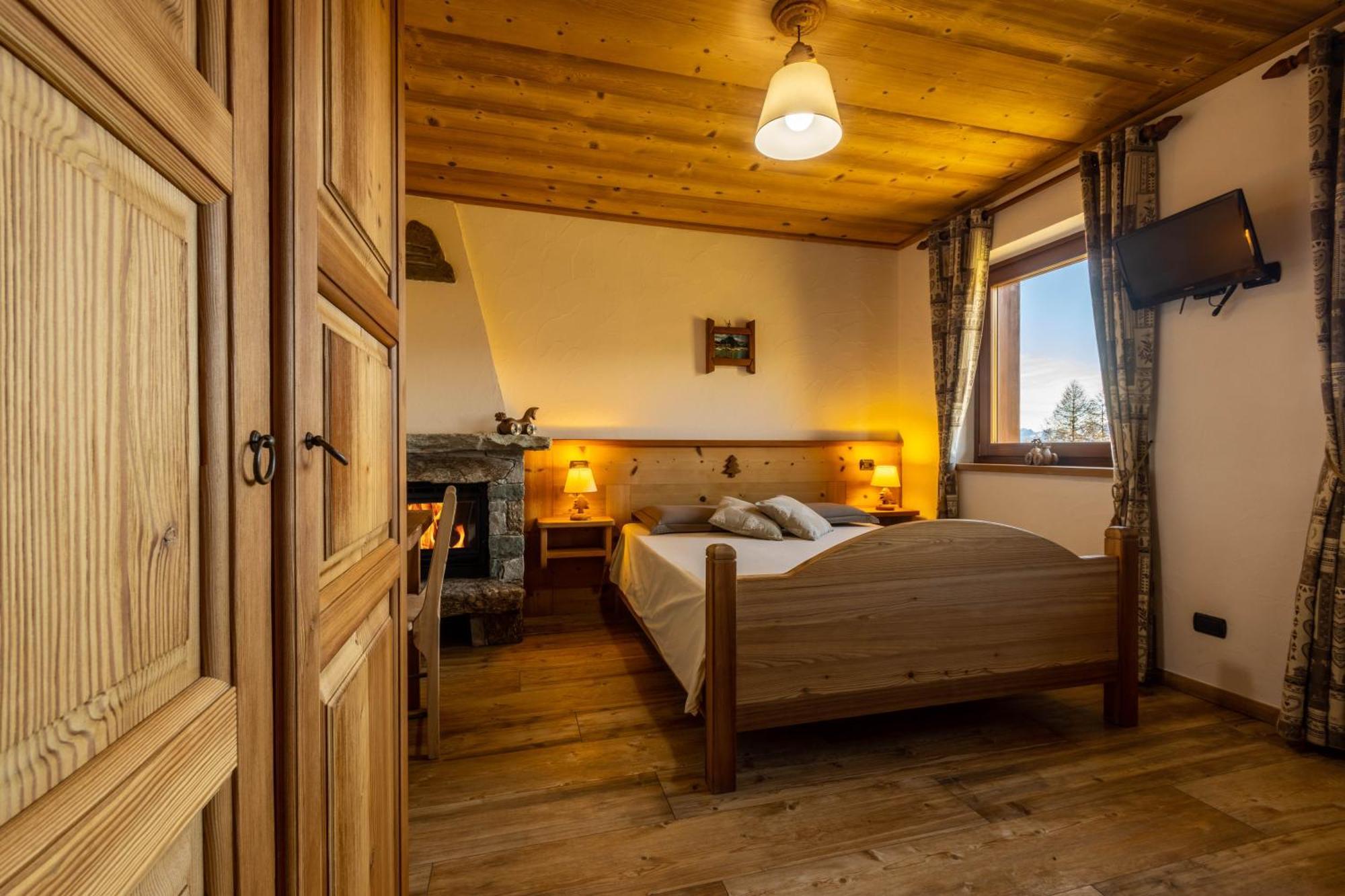 Le Coin Des Melezes - Nature & Trek - Camere In Baita Di Montagna Brusson Exterior photo